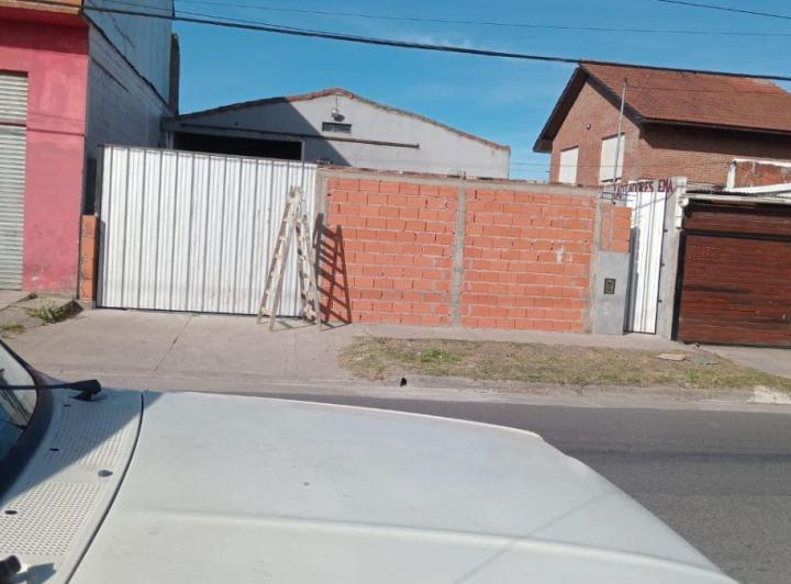 Bodega-Galpón · 180m²
