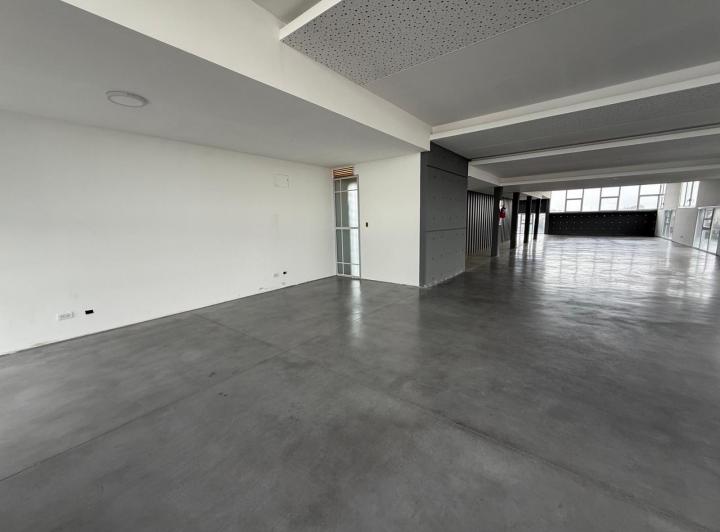 Local comercial · 200m²