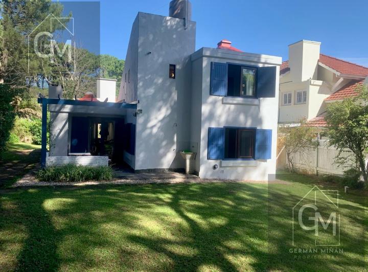Casa · 130m² · 5 Ambientes · 2 Cocheras