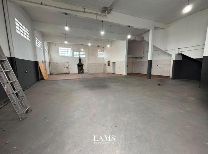 Local comercial · 230m²