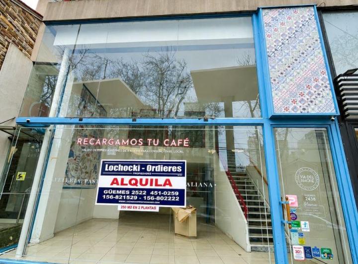 Local comercial · 240m²