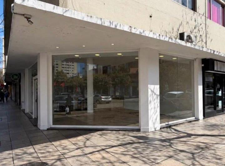 Local comercial · 155m²