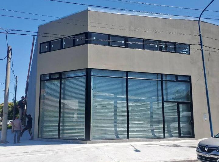 Bodega-Galpón · 660m² · 4 Ambientes · 2 Cocheras