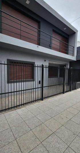 Casa · 130m² · 3 Ambientes · 2 Cocheras