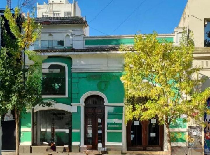 Local comercial · 210m²