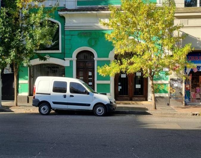 Local comercial · 210m² · 2 Ambientes