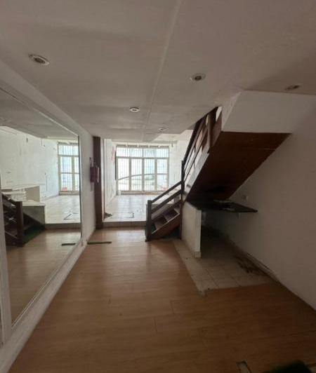 Local comercial · 100m²