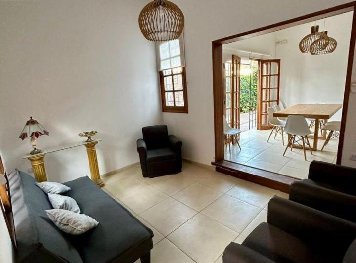 Casa · 180m² · 8 Ambientes · 2 Cocheras