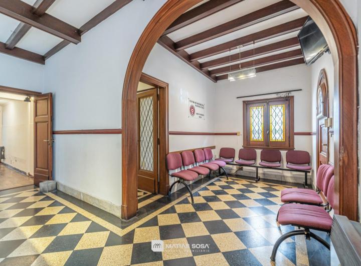 Oficina comercial · 213m² · 7 Ambientes · 2 Cocheras