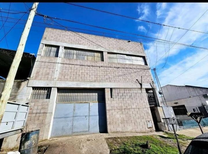 Bodega-Galpón · 300m² · 2 Ambientes · 1 Cochera