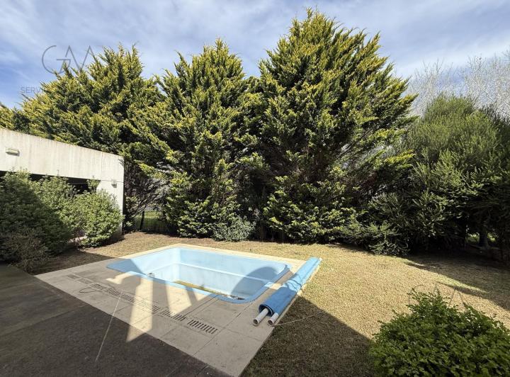 Casa · 180m² · 4 Ambientes · 2 Cocheras