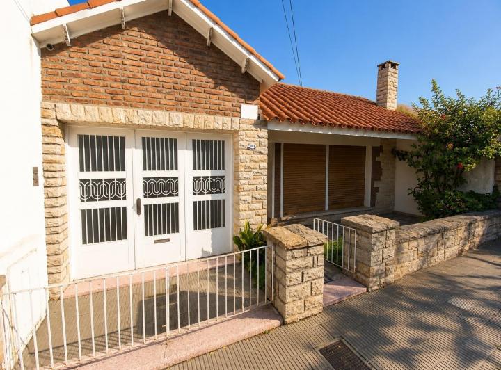 Casa · 210m² · 5 Ambientes · 1 Cochera