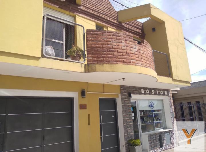 Casa · 187m² · 6 Ambientes · 1 Cochera