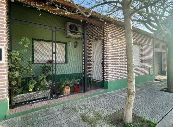 Casa · 300m² · 5 Ambientes · 1 Cochera