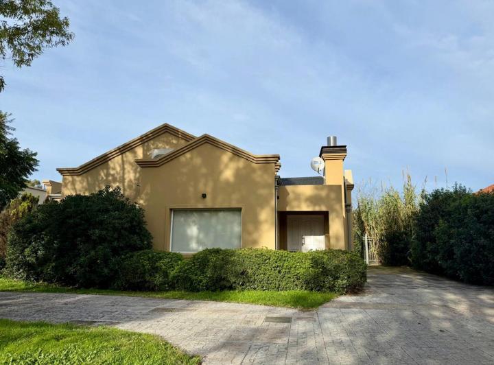 Casa · 200m² · 6 Ambientes