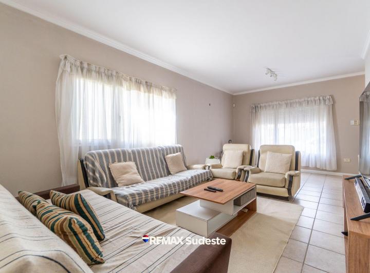 Casa · 205m² · 5 Ambientes · 2 Cocheras