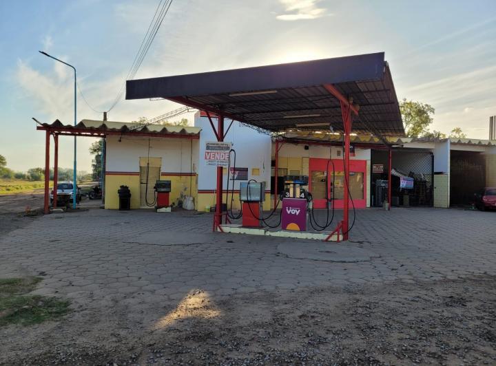 Local comercial · 250m² · 4 Ambientes · 2 Cocheras