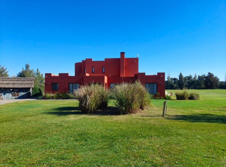 Campo · 1ha · 5 Ambientes · 2 Cocheras
