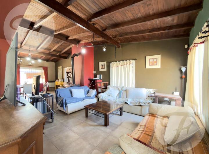 Casa · 220m² · 5 Ambientes · 2 Cocheras