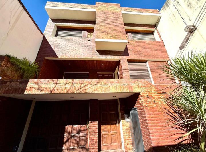 Casa · 270m² · 6 Ambientes · 2 Cocheras