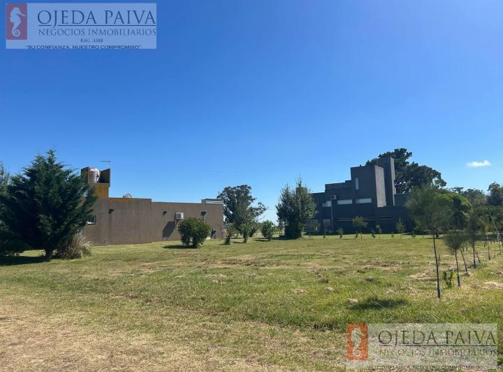 Terreno · 587m²