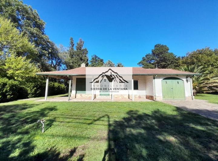 Casa · 200m² · 5 Ambientes · 2 Cocheras