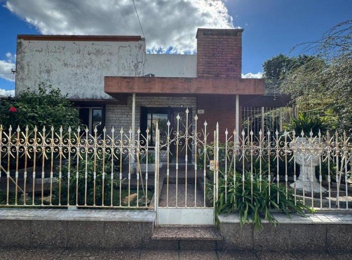 Casa · 194m² · 7 Ambientes · 1 Cochera