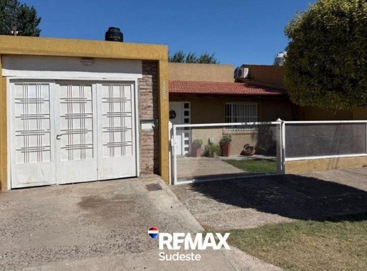 Casa · 180m² · 4 Ambientes · 3 Cocheras