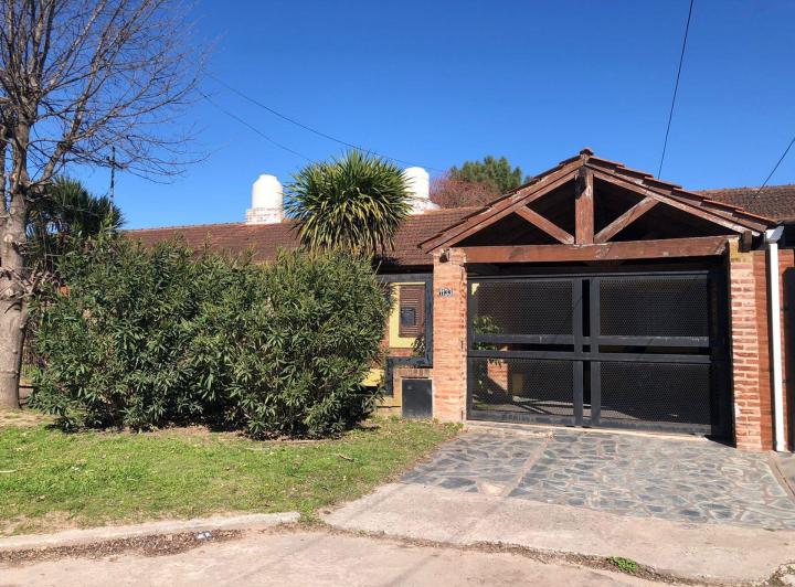 Casa · 90m² · 4 Ambientes · 1 Cochera