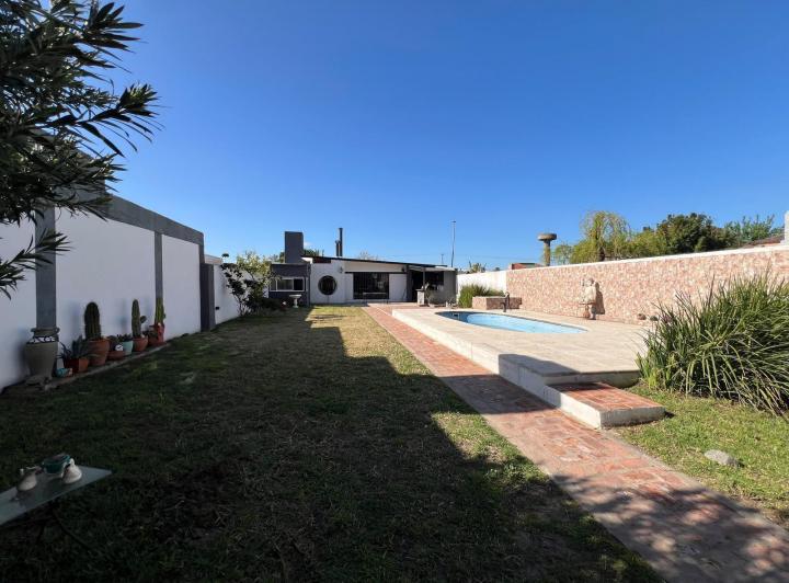 Casa · 222ha · 5 Ambientes · 2 Cocheras