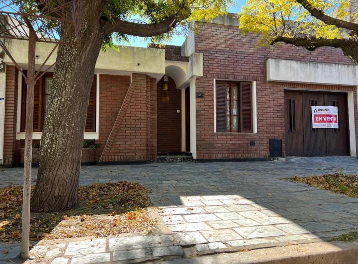 Casa · 346m² · 4 Ambientes · 1 Cochera