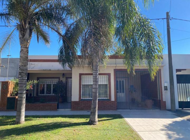 Casa · 110m² · 4 Ambientes · 1 Cochera
