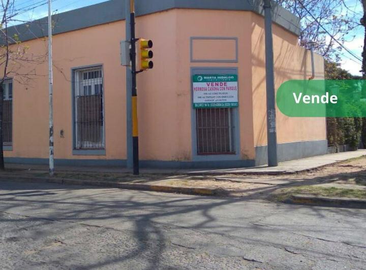 Casa · 300m² · 5 Ambientes · 1 Cochera