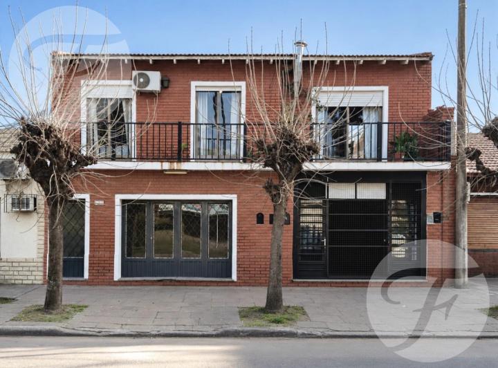 Casa · 182m² · 5 Ambientes · 1 Cochera