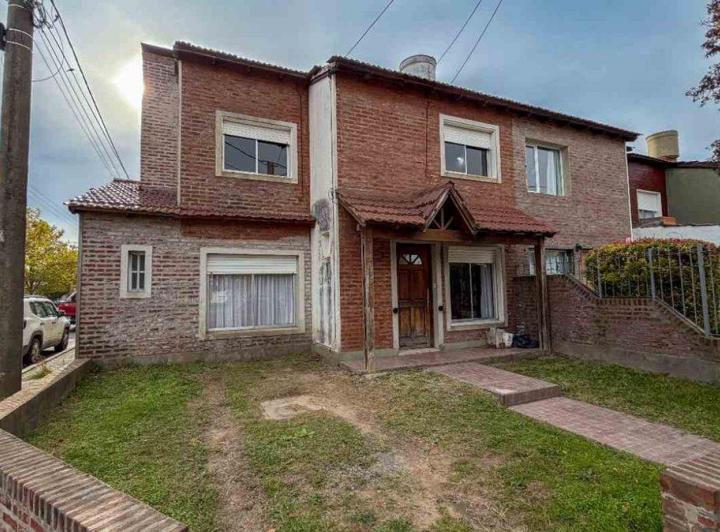 Casa · 104m² · 4 Ambientes · 1 Cochera
