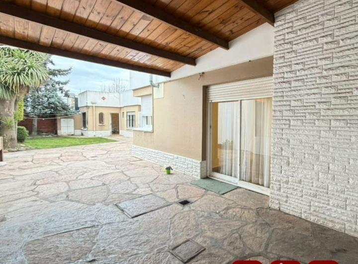 Casa · 100m² · 4 Ambientes · 1 Cochera