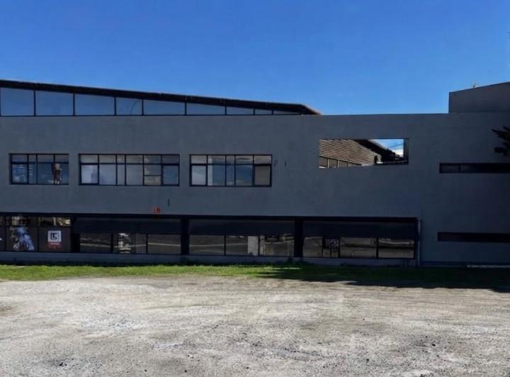Local comercial · 180m²
