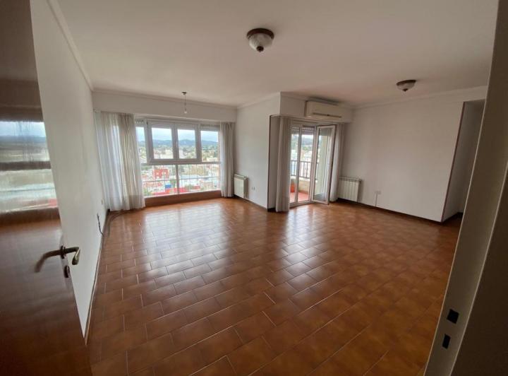 Departamento · 10m² · 4 Ambientes · 1 Cochera