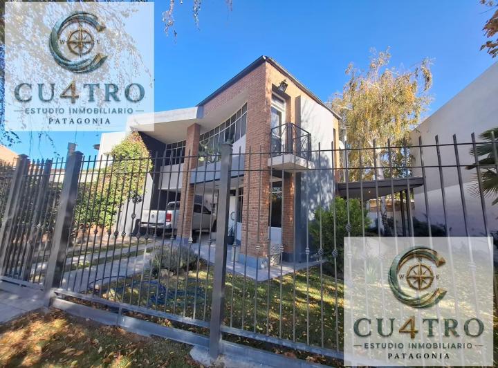 Casa · 253m² · 10 Ambientes · 2 Cocheras