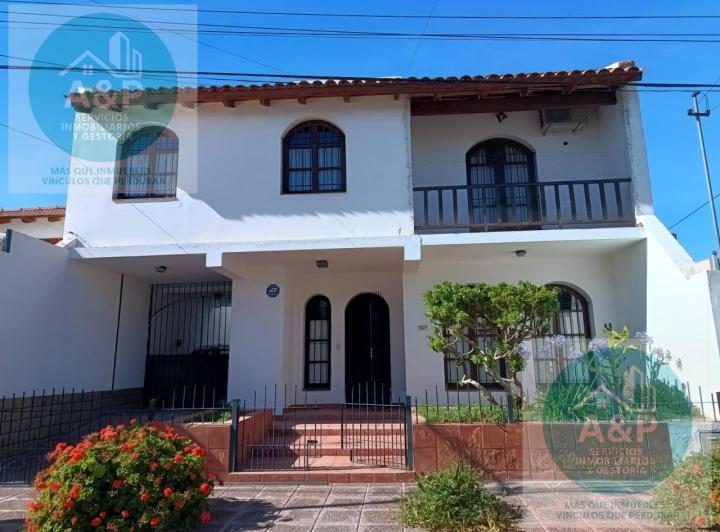 Casa · 280m² · 3 Dormitorios · 2 Cocheras