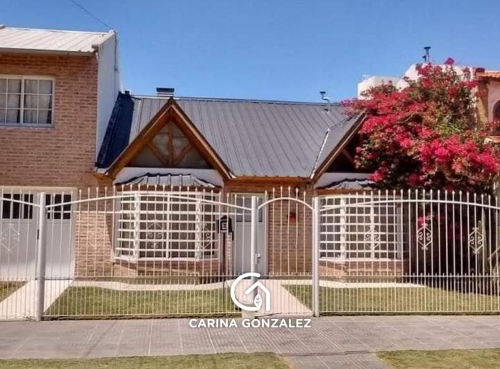 Casa · 350m² · 5 Ambientes · 3 Cocheras