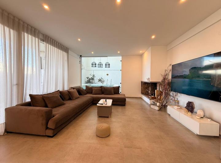 Casa · 258m² · 3 Ambientes · 2 Cocheras