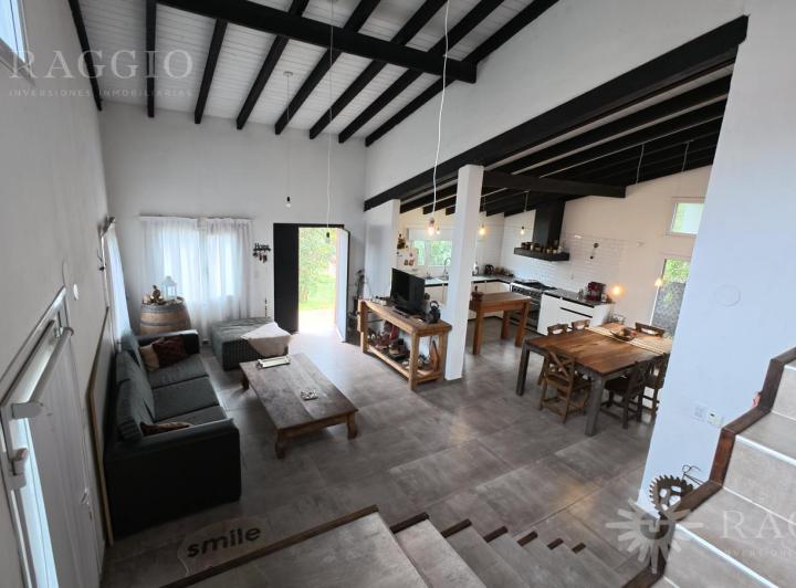 Casa · 161m² · 10 Ambientes · 1 Cochera