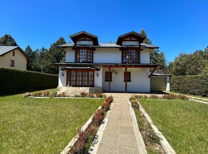 Casa · 175m² · 5 Ambientes · 1 Cochera