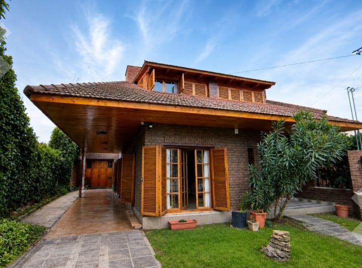 Casa · 287m² · 6 Ambientes · 2 Cocheras