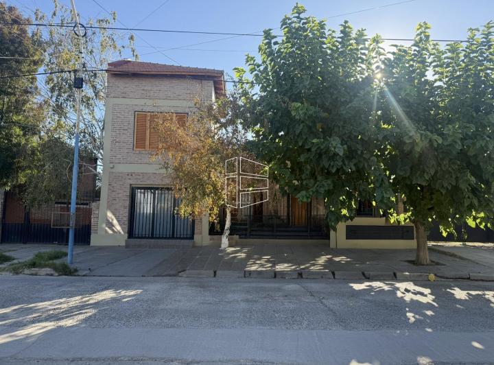 Casa · 157m² · 5 Ambientes · 1 Cochera