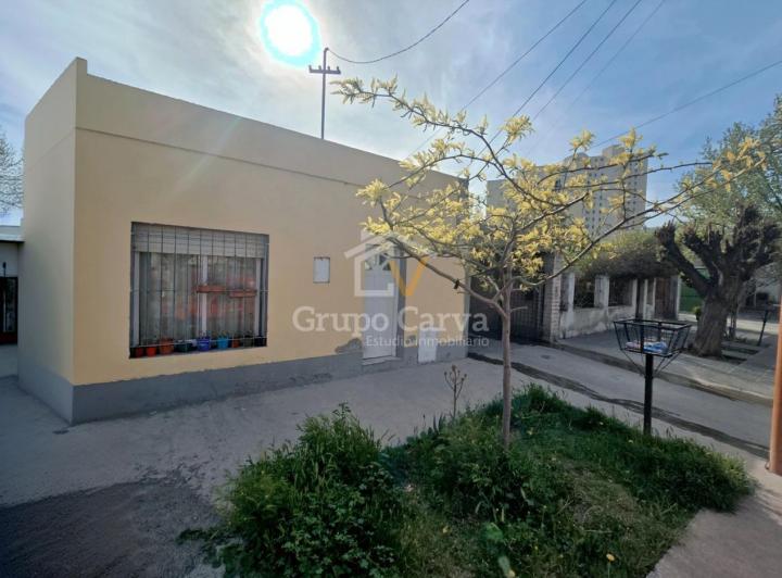 Casa · 210m² · 2 Dormitorios