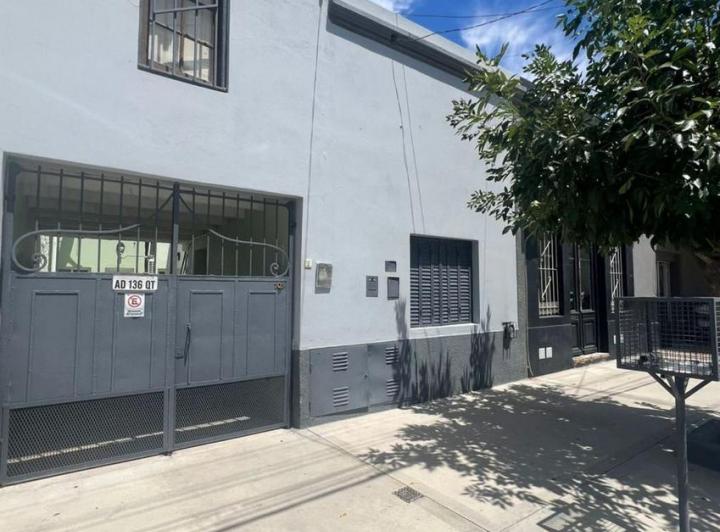 Casa · 180m² · 3 Dormitorios · 1 Cochera