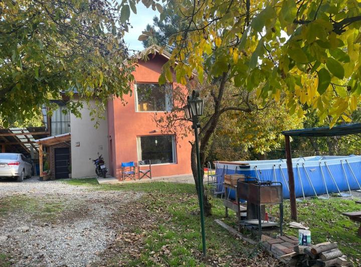 Casa · 220m² · 5 Ambientes · 1 Cochera