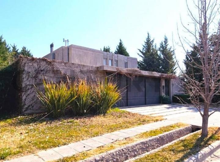 Casa · 270m² · 5 Ambientes